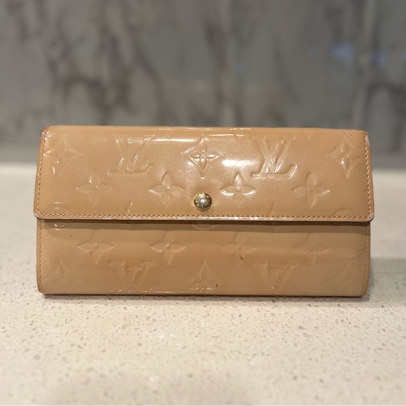 Louis Vuitton Vernis Wallet - Picture 1 of 16